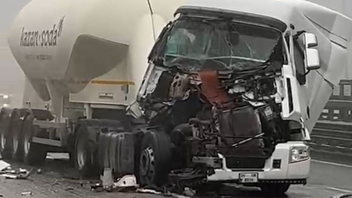 Bolu'da iki çekici çarpıştı: Burnu bile kanamadan kazadan sağ çıktı