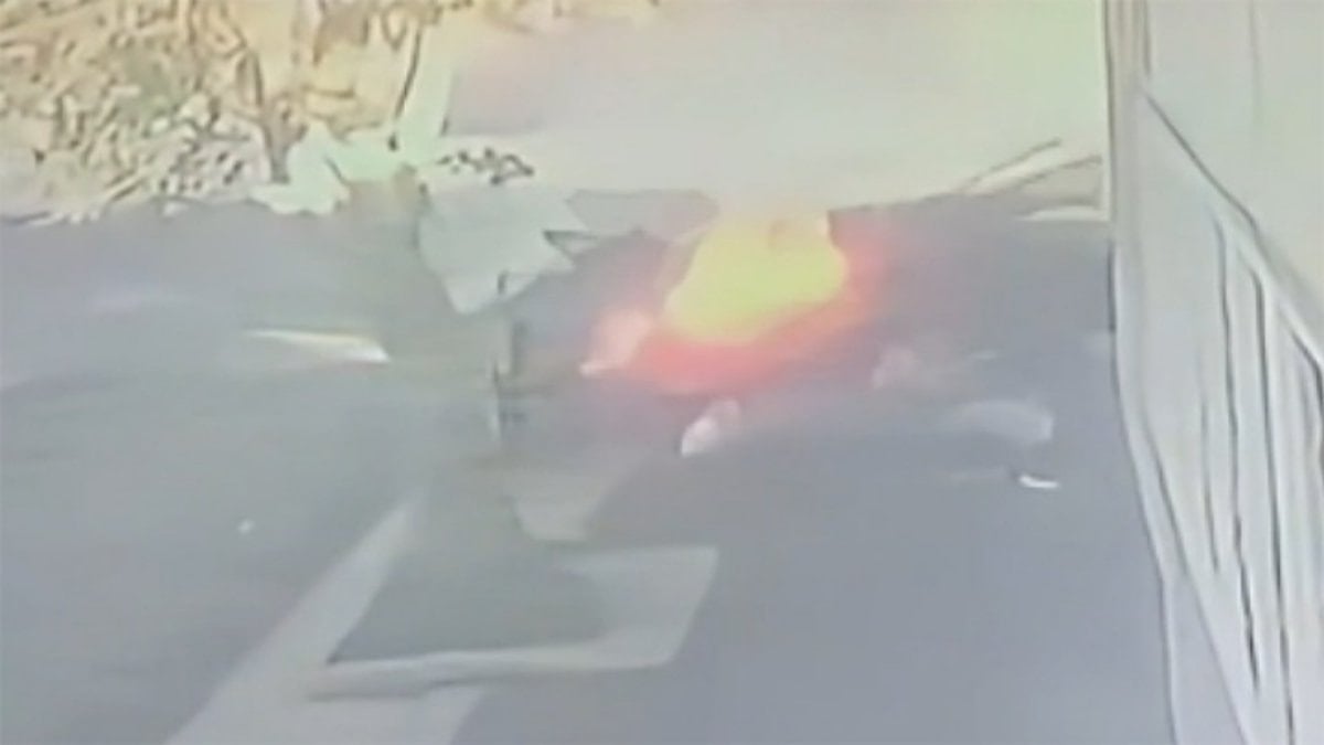 Gürcistan'da ağaca çarpan otomobilde 7 kişi öldü