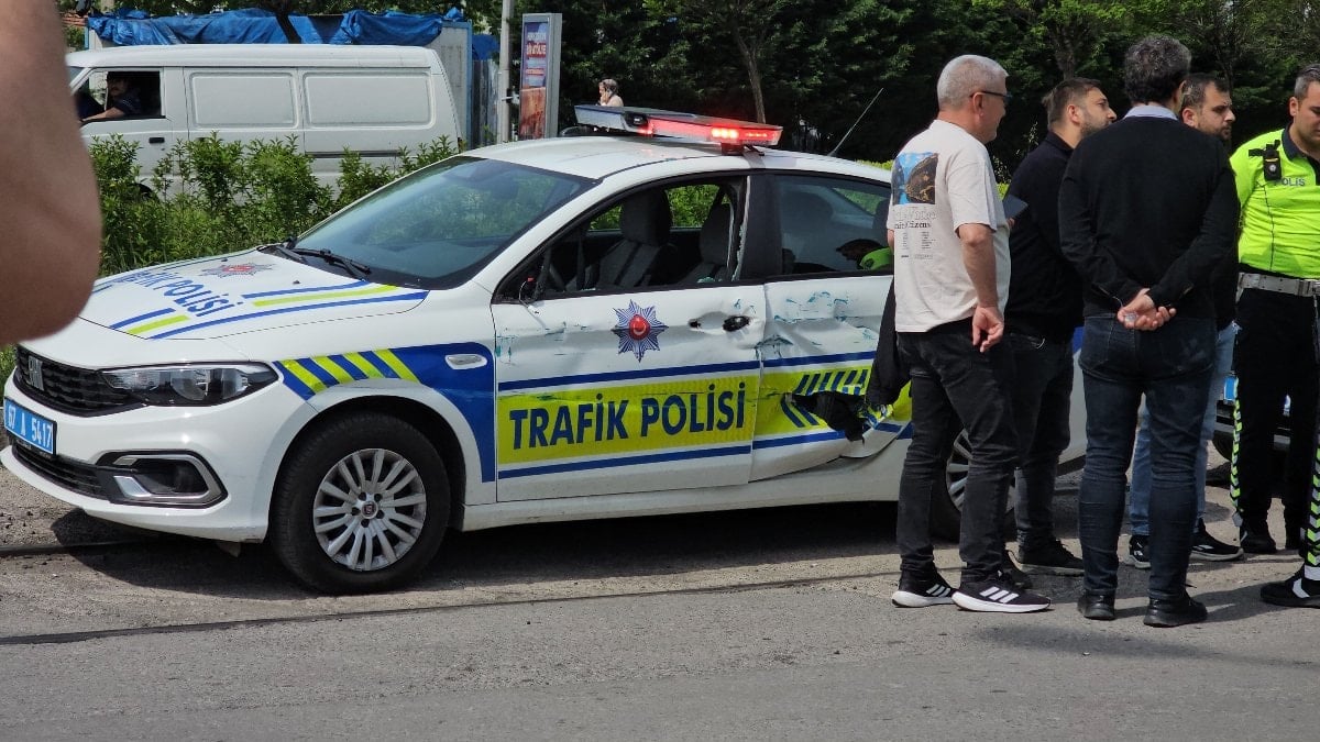 Zonguldak’ta tren ile polis aracı çarpıştı: Facianın eşiğinden dönüldü
