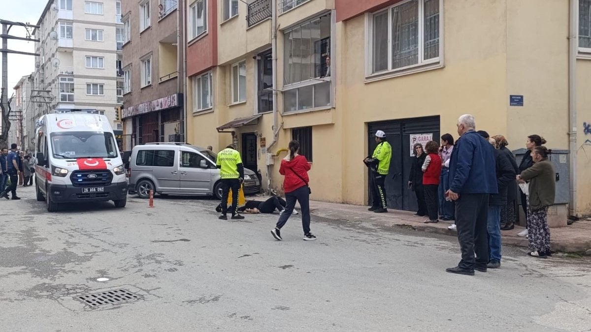 Eskişehir'de hafif ticari araç yayalara çarptı: 3 yaralı