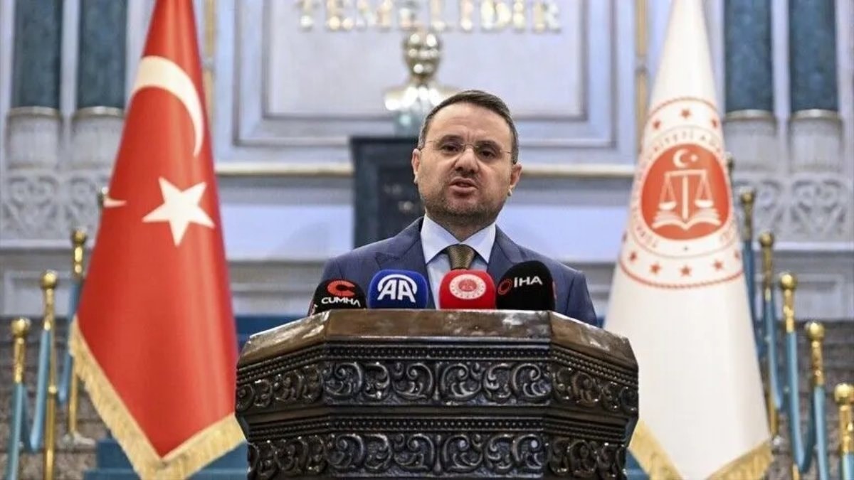 Akın Gürlek 2 soruşturma hakkında detayları paylaştı: Uyuşturucu yüklü gemi ve yasa dışı bahis reklamları