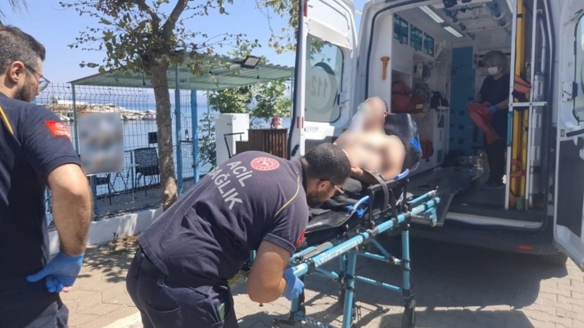 Aydın'da gezi teknesinde rahatsızlanan şahsın yardımına Sahil Güvenlik yetişti