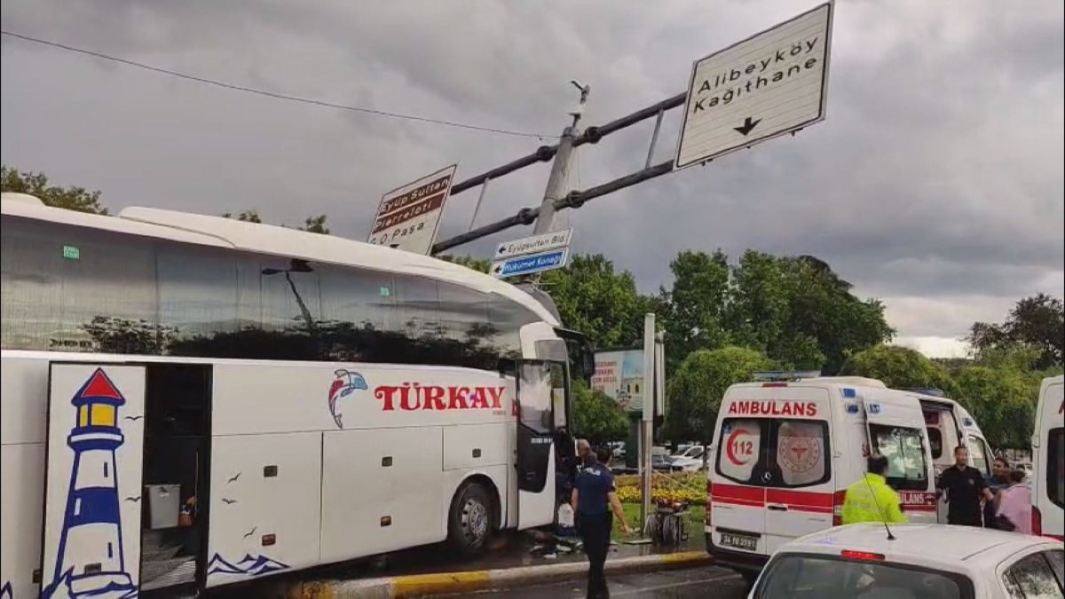 İstanbul'da yolcu otobüsü kaza yaptı: Yaralılar var