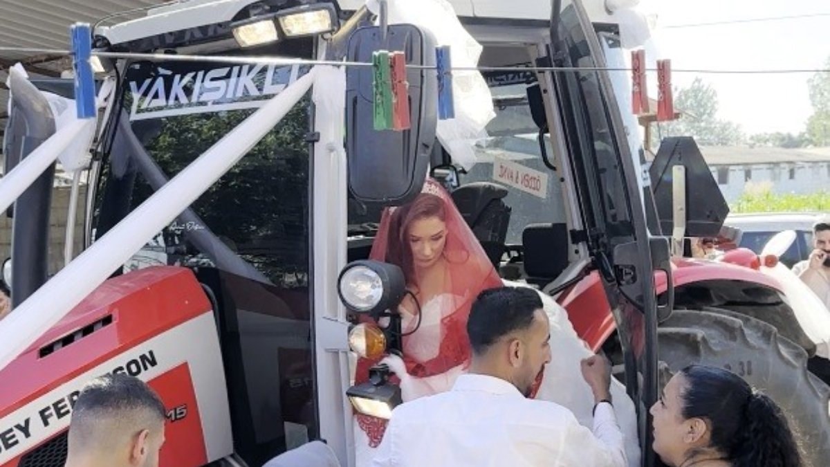 Osmaniye'de traktörü gelin arabası yaptılar