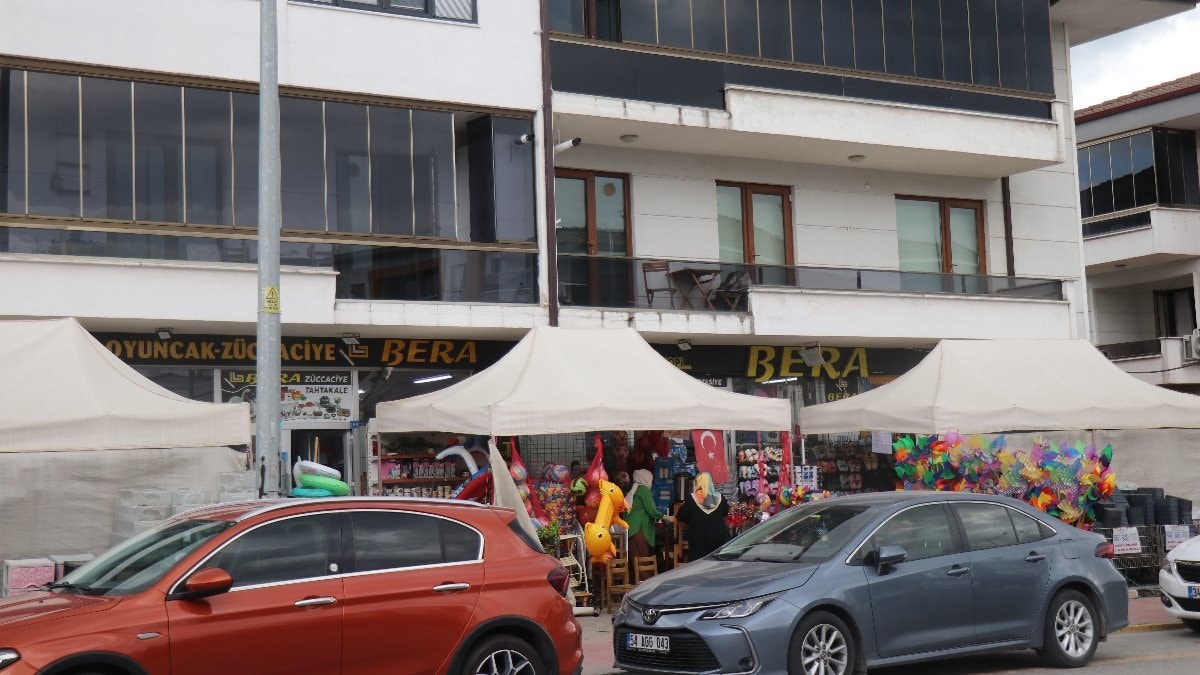 Sakarya'da hırsızlık girişimi: Kilitli kapıyı açamayınca gözü paspasa diktiler