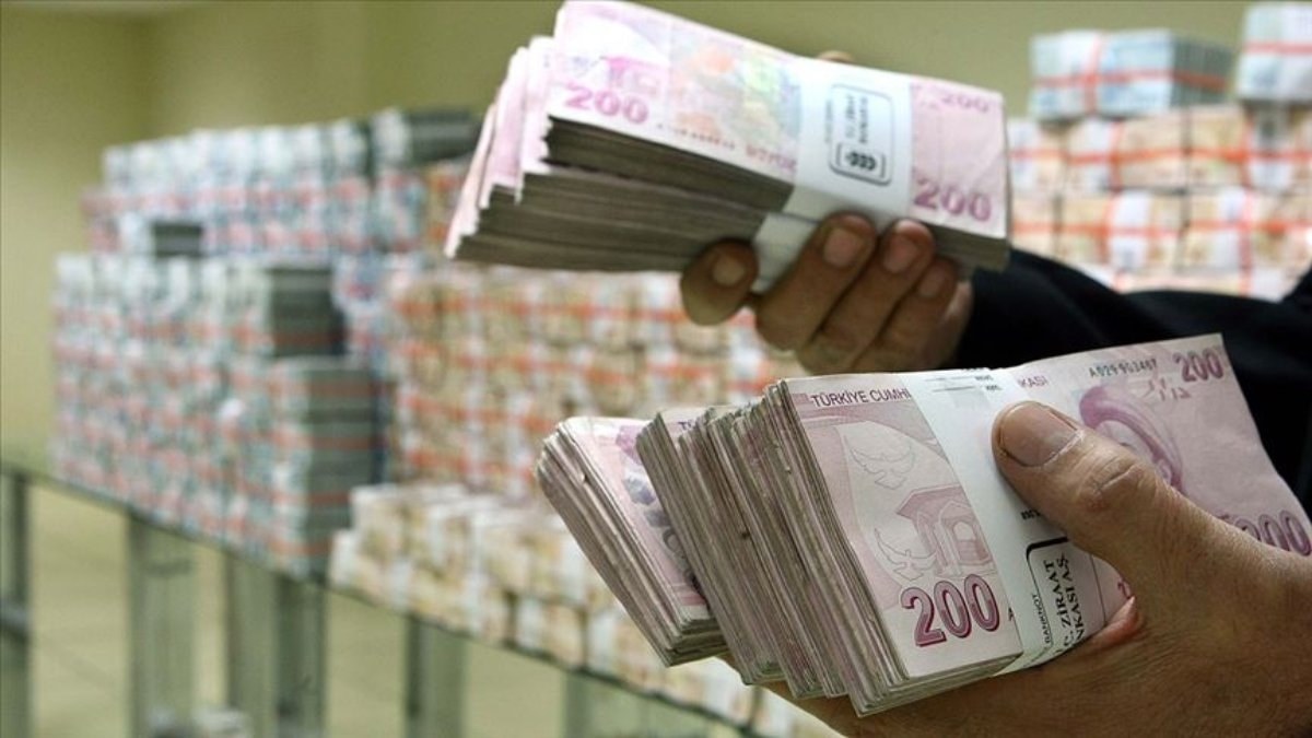 Aylık en yüksek reel getiri mevduat faizinden geldi
