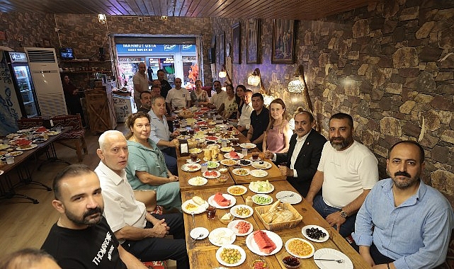 Başkan Mutlu, Tarihi Çarşı'da esnafla buluştu: "Kemeraltı, en büyük zenginliğimiz"