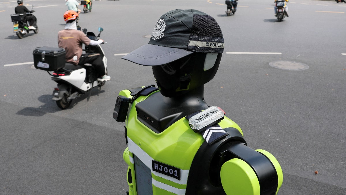 Çin'de yeni dönem: Trafik denetimi robotlara emanet