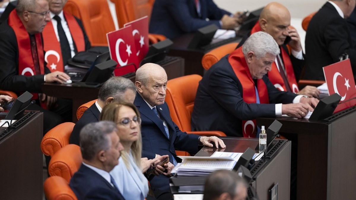 Devlet Bahçeli ve Müsavat Dervişoğlu TBMM Genel Kurulu'nda selamlaşmadı