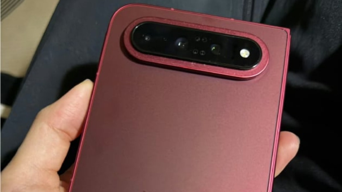 Katlanabilir Xiaomi 18 Fold ilk kez canlı olarak görüntülendi