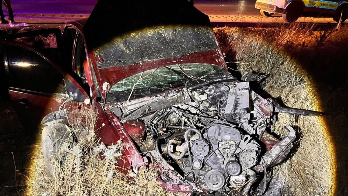 Manisa'da otomobil şarampole savruldu: 2'si ağır 3 yaralı