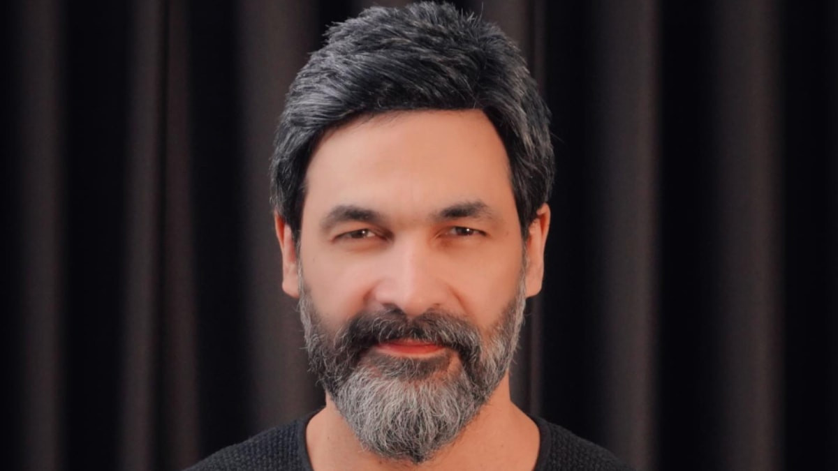 Uğur Işılak, konser için gittiği Aksaray'da çakarlı araçta görüntülendi