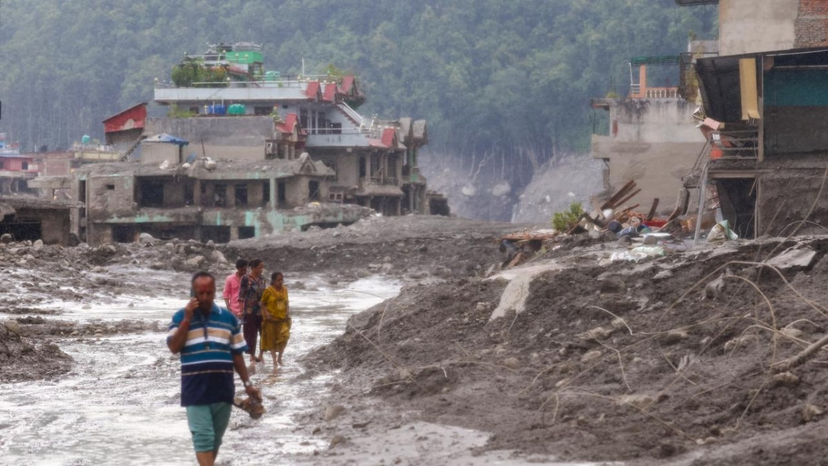 BM: Nepal'deki seller 2,2 milyon ton enkaz bıraktı