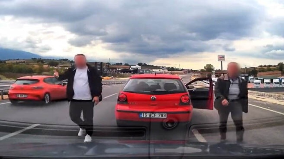 Bursa'da trafikte aracın önünü kesen iki kişiye 360 bin lira ceza kesildi