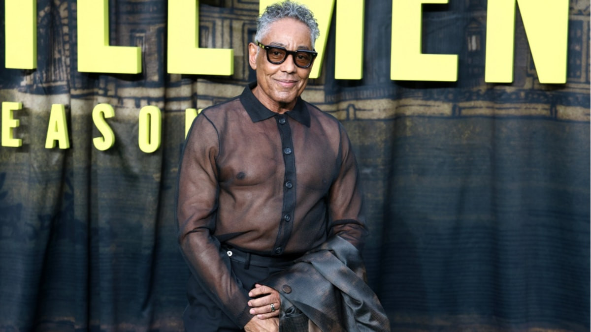 Giancarlo Esposito'nun şeffaf gala kombini dikkat çekti
