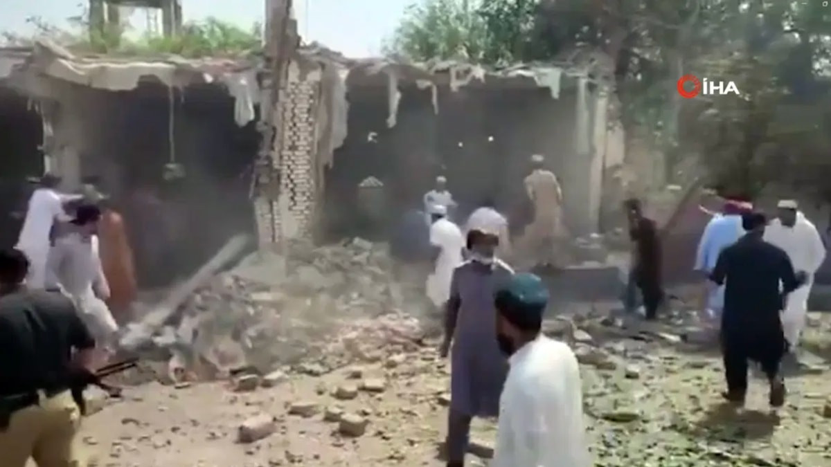 Pakistan'da cuma namazı sırasında bombalı saldırı: 15 ölü, 50'den fazla yaralı