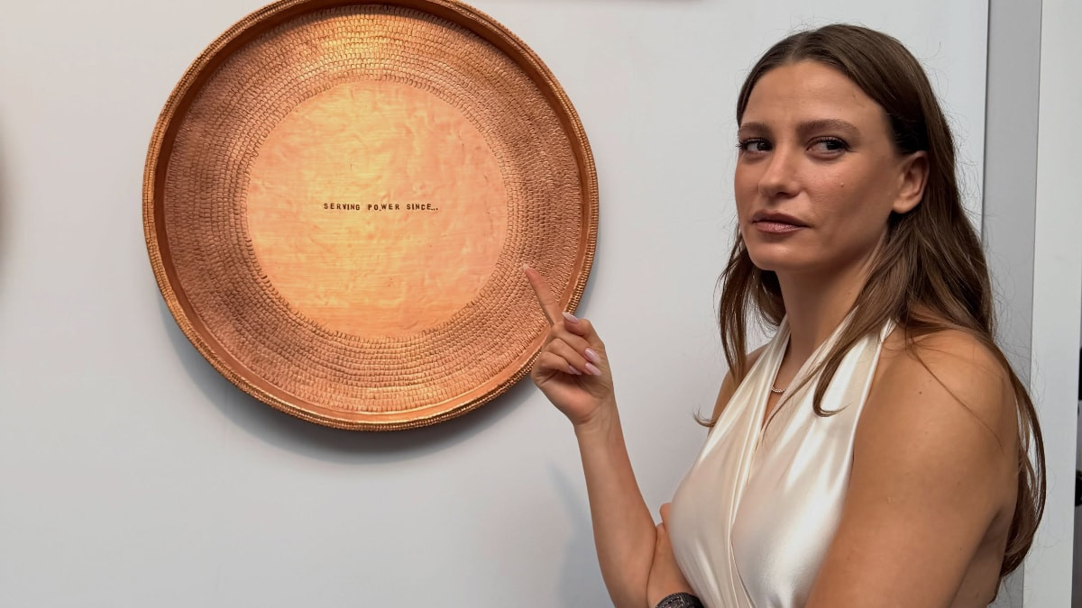 Serenay Sarıkaya'nın elbisesinin fiyatı ortaya çıktı