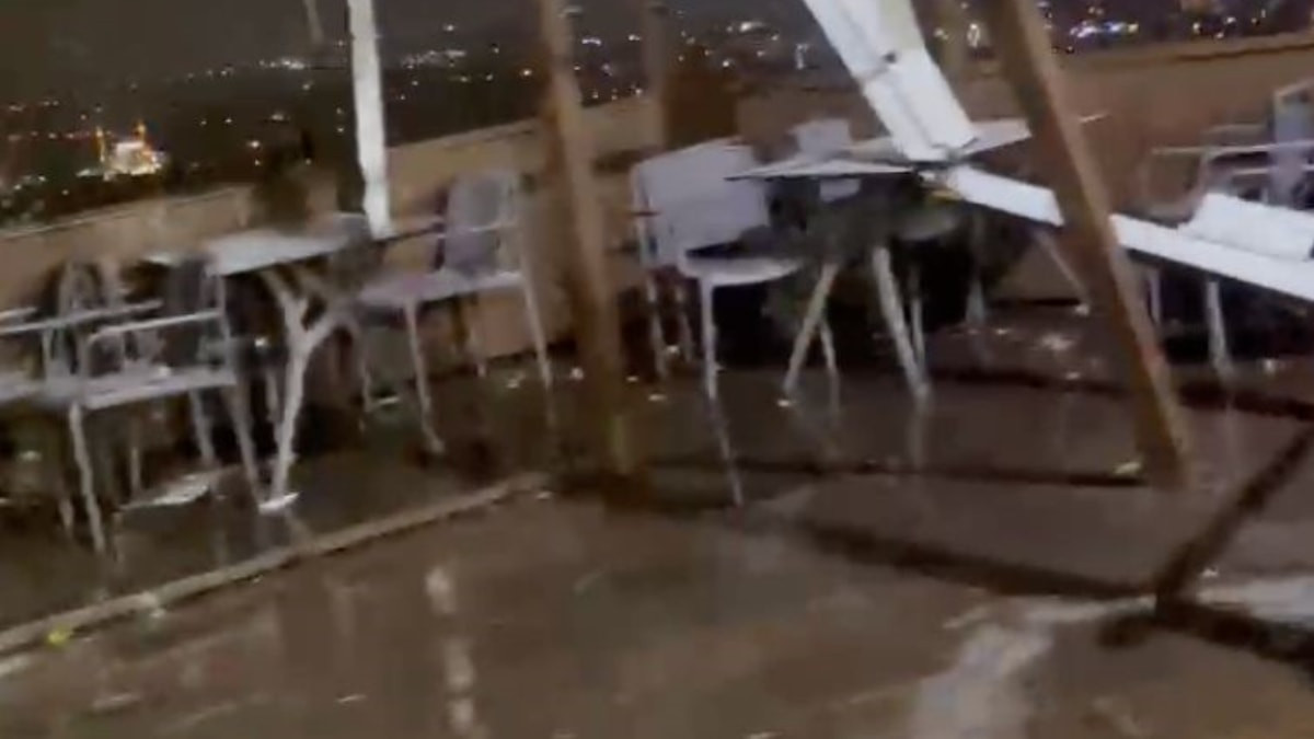 Antalya'da hortum seyir terasını yerle bir etti