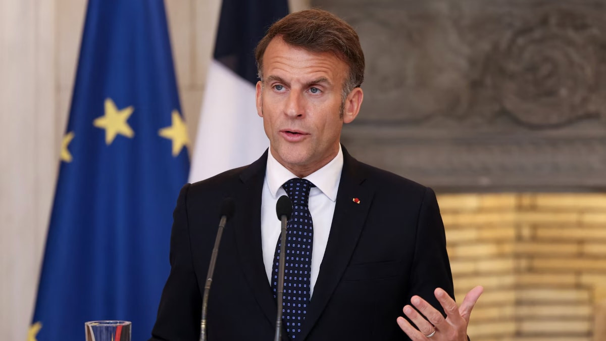 Emmanuel Macron: Paris yakınlarındaki saldırı, terör eylemi