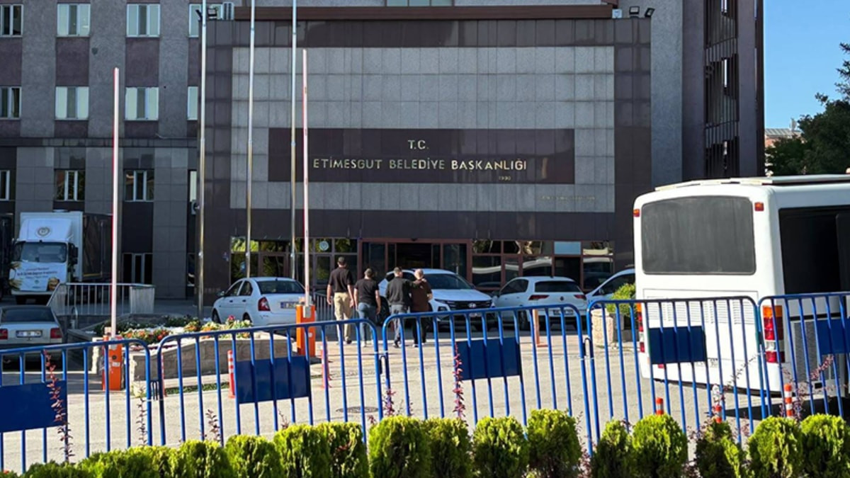 Etimesgut Belediyesi'ne yeni operasyon: Çok sayıda gözaltı var