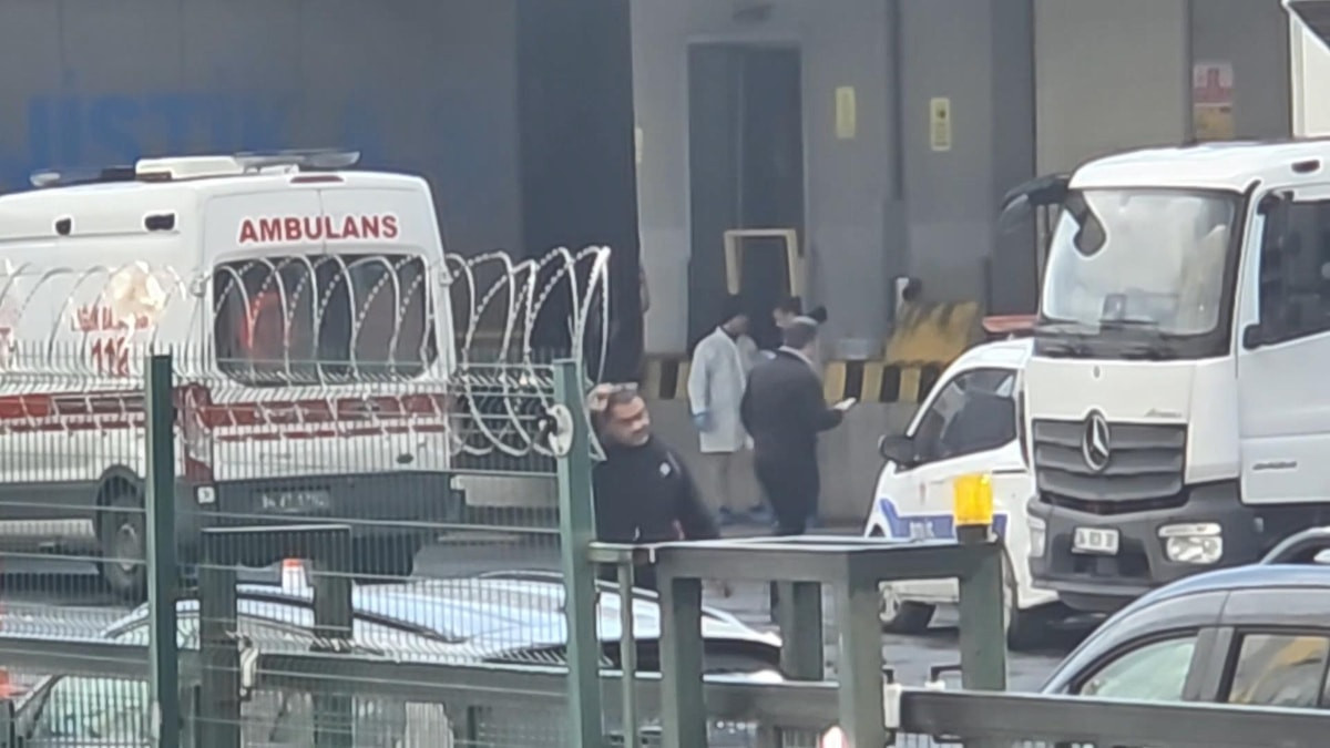 İstanbul'da feci kaza: İki tır arasında kalarak can verdi