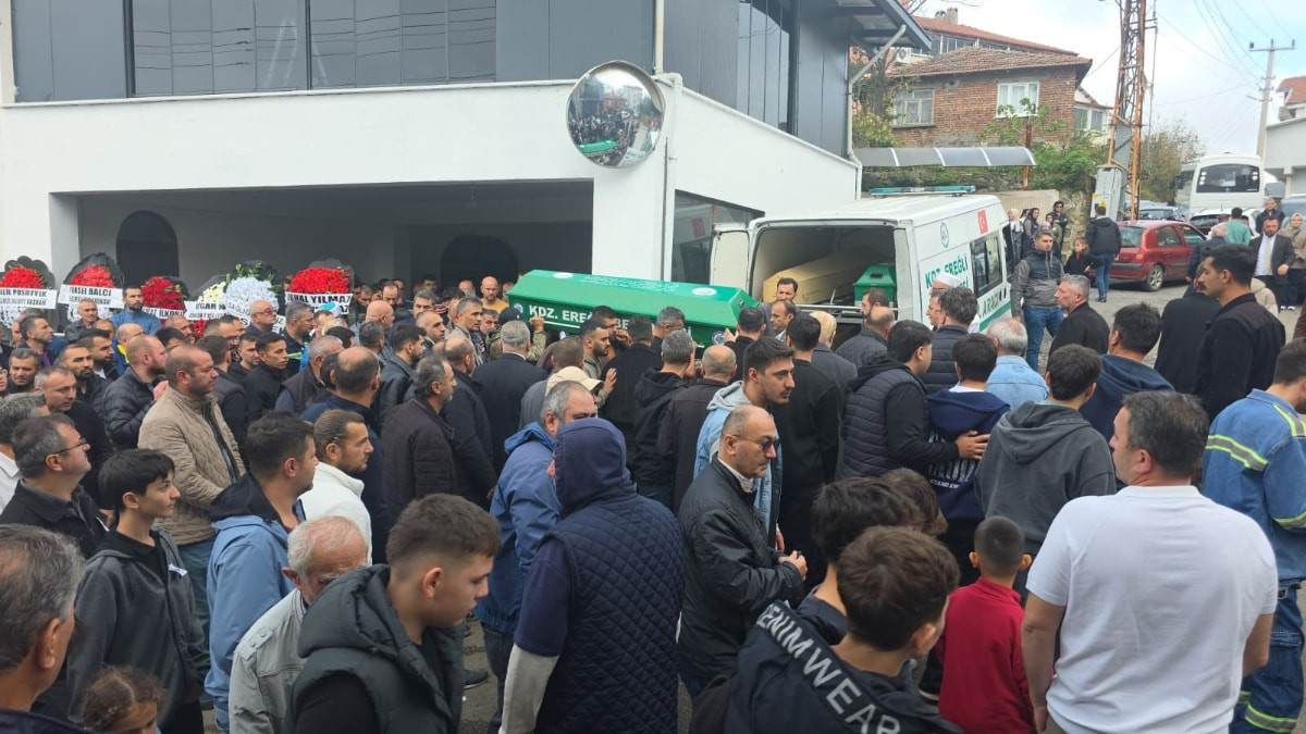 Zonguldak'ta kalp krizi geçiren 9 yaşındaki Ömer Halis, toprağa verildi