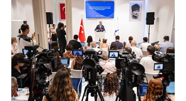 Başkan Tugay Büyükşehir’in yeni personel politikasını açıkladı