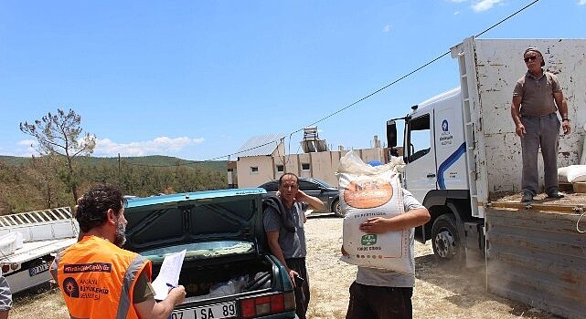 Büyükşehir’den çiftçilere gübre desteği