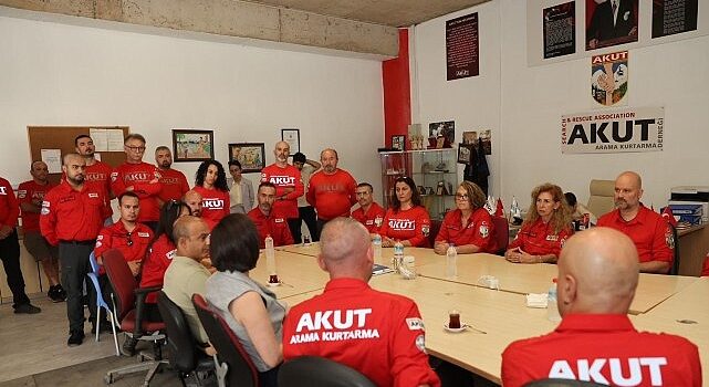 Başkan Kınay’dan AKUT İzmir Ekibine Taziye Ziyareti