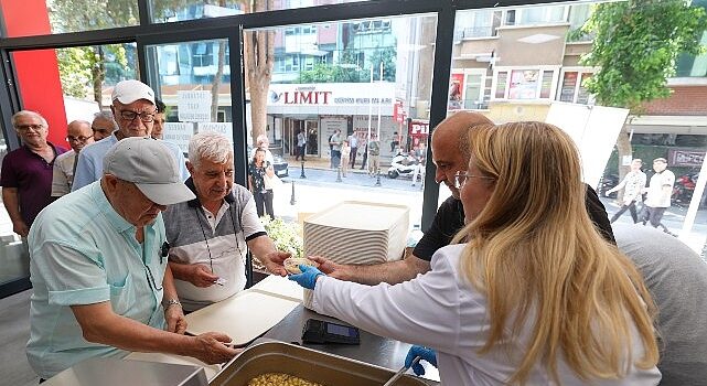 Başkan Ovalıoğlu Dev Kazanda Aşure Kaynattı
