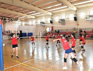 Çiğli’de 7’den 70’e binlerce kursiyerle yaz boyu spor coşkusu