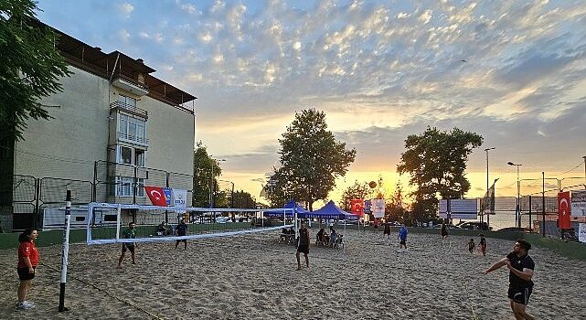 Gölcük’te Her Yıl Şenliğe Dönüşen Turnuva Başladı