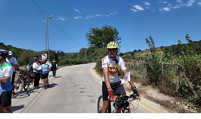 Tandem bisikletlerle umuda pedal çevirdiler