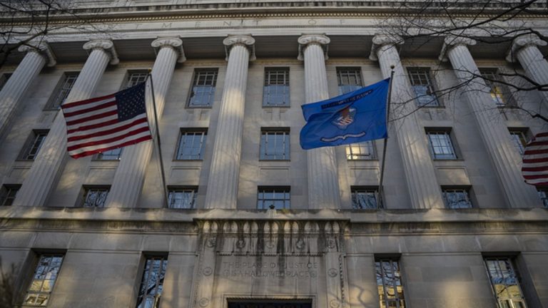 ABD Adalet Bakanlığı, Epstein dosyalarından kaldırılan Trump fotoğrafını yeniden yayımladı