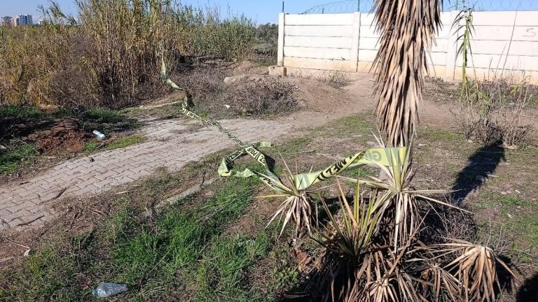 Adana’da sır ölüm: Yol kenarında kadın cesedi bulundu