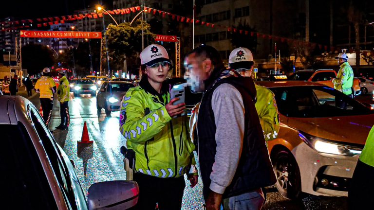Adana’da trafik denetimi: 60 sürücüye 455 bin TL ceza