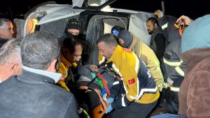 Adıyaman’da takla atarak devrilen minibüste 4 kişi yaralandı