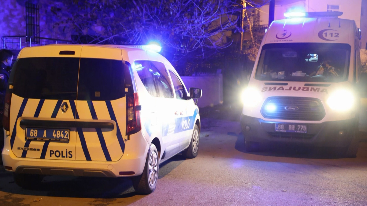 Aksaray’da 4 aylık hamile kadını darbedip sokağa attılar