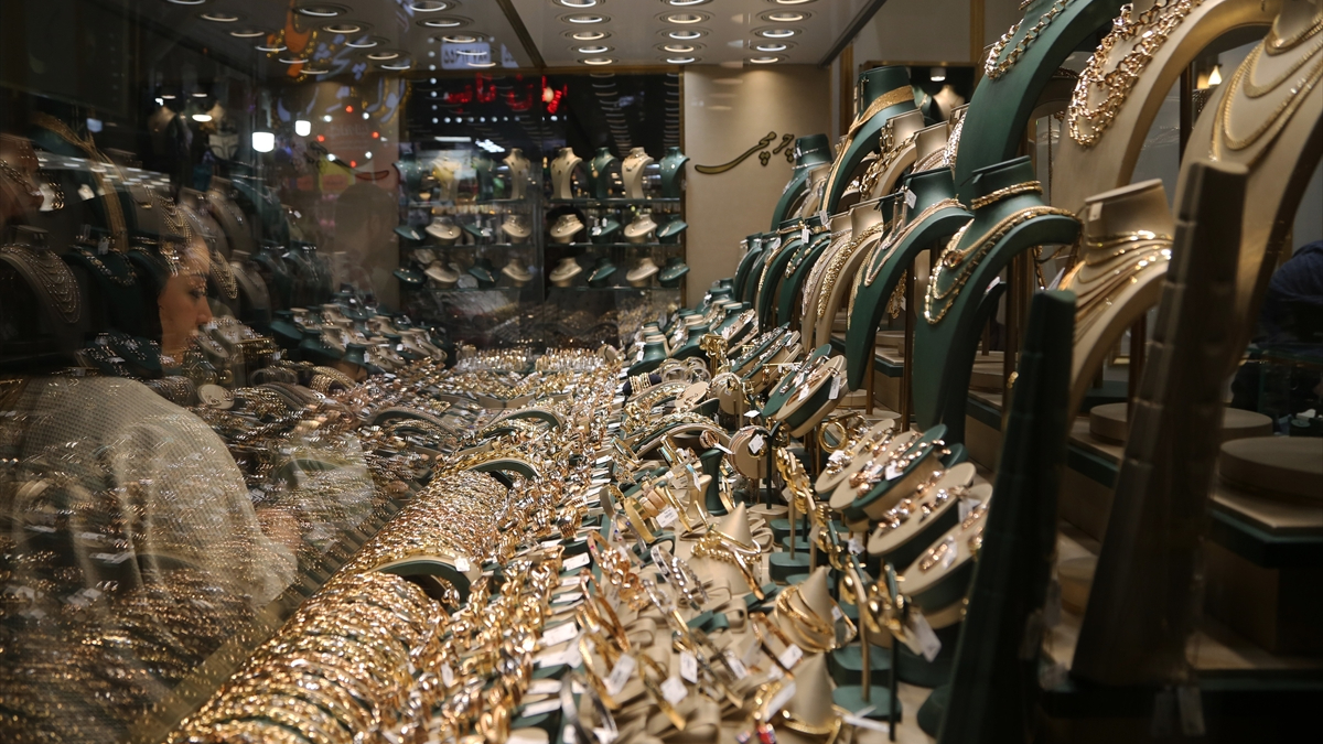 Altının kilogram fiyatı 6 milyon 11 bin liraya fırladı