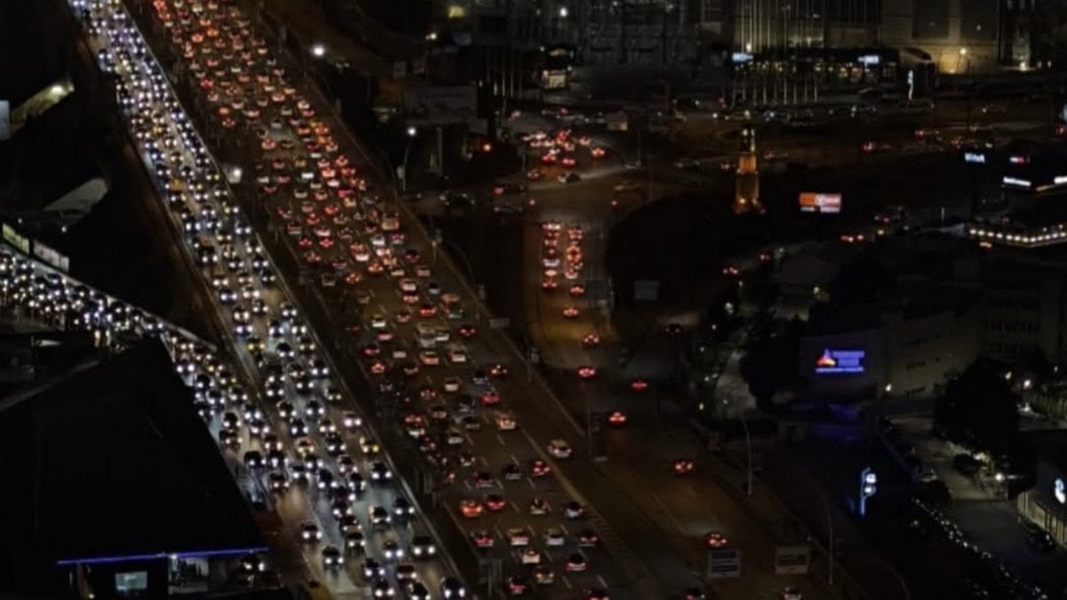 Ankara’da ulaşım sorunu: İş çıkışında trafik kilitlendi