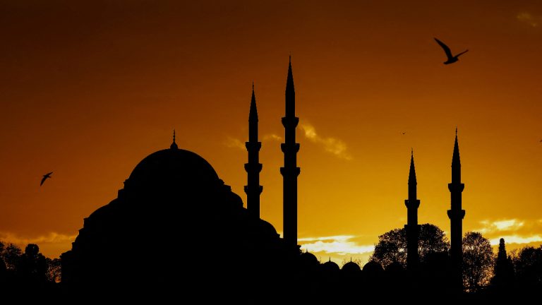 Anket: Almanya’da gençler Katolik Kilisesi’nden çok İslam’a güveniyor