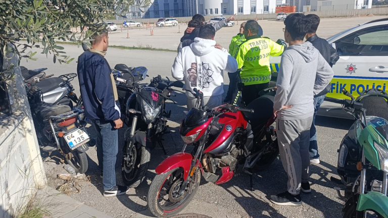 Antalya’da küçük kıza çarpıp kaçan sürücüyü polis yakaladı