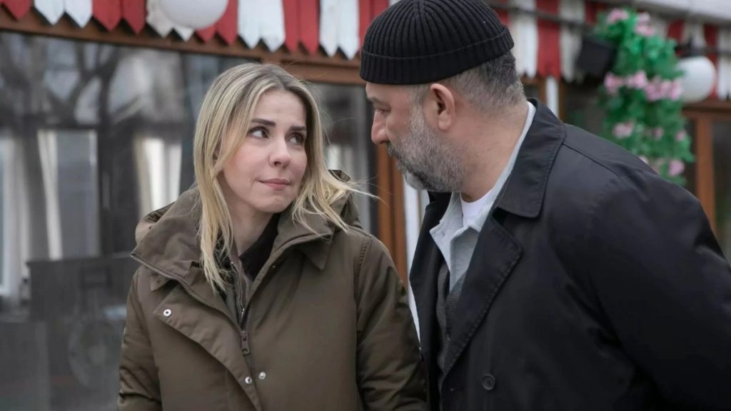 Arka Sokaklar’da tatlı aksiyon! Mesut iğneli, Selin tripli…