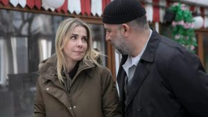 Arka Sokaklar’da tatlı aksiyon! Mesut iğneli, Selin tripli…