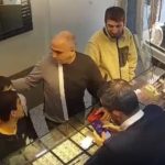 Bağcılar’da çocuklar, buldukları altın dolu çantayı teslim etti