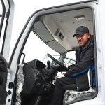 Başkan Arı, Kar Küreme Aracını Sürerek Temizlik Çalışması Yaptı