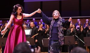 Bedia Akartürk’ten Büyükşehir korosuna yeni yıl sürprizi