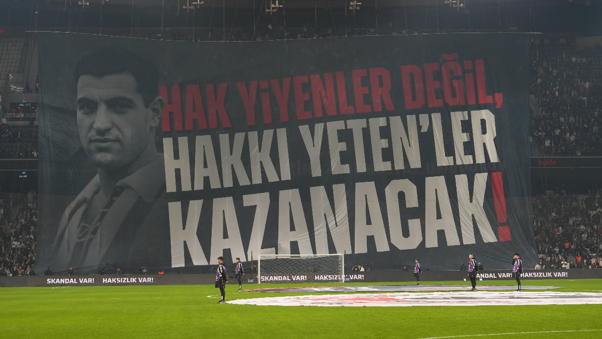 Beşiktaş’tan Rizespor maçı öncesi olay pankart!