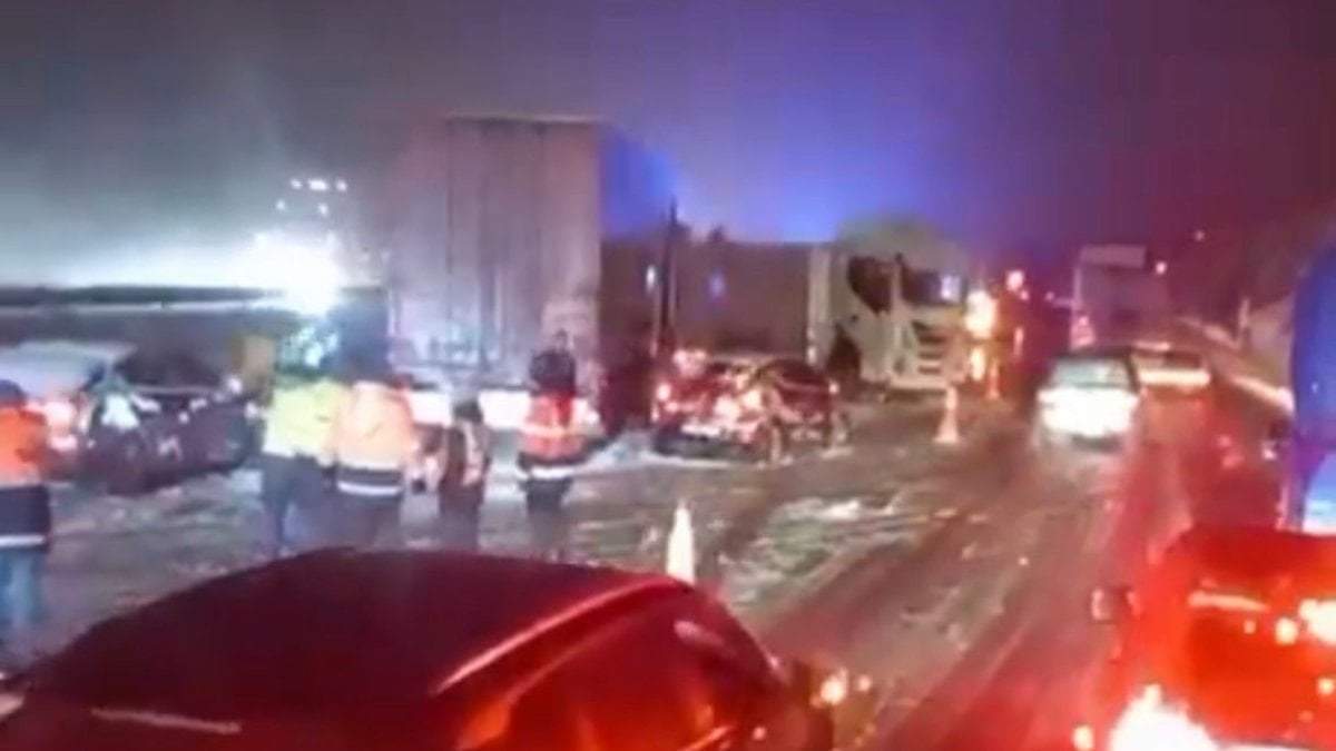 Bolu Dağı Tüneli’nin İstanbul istikameti çıkışında zincirleme kaza