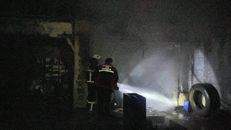 Burdur’da oto yıkamacıda yangın